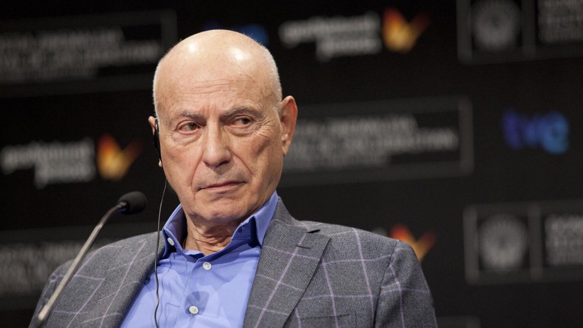 Alan Arkin.