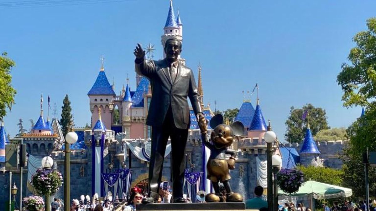 Disneylandia, fue el primer parque construido por The Walt Disney Company, y el único que fue diseñado y construido bajo la supervisión del productor y cineasta estadounidense Walt Disney.