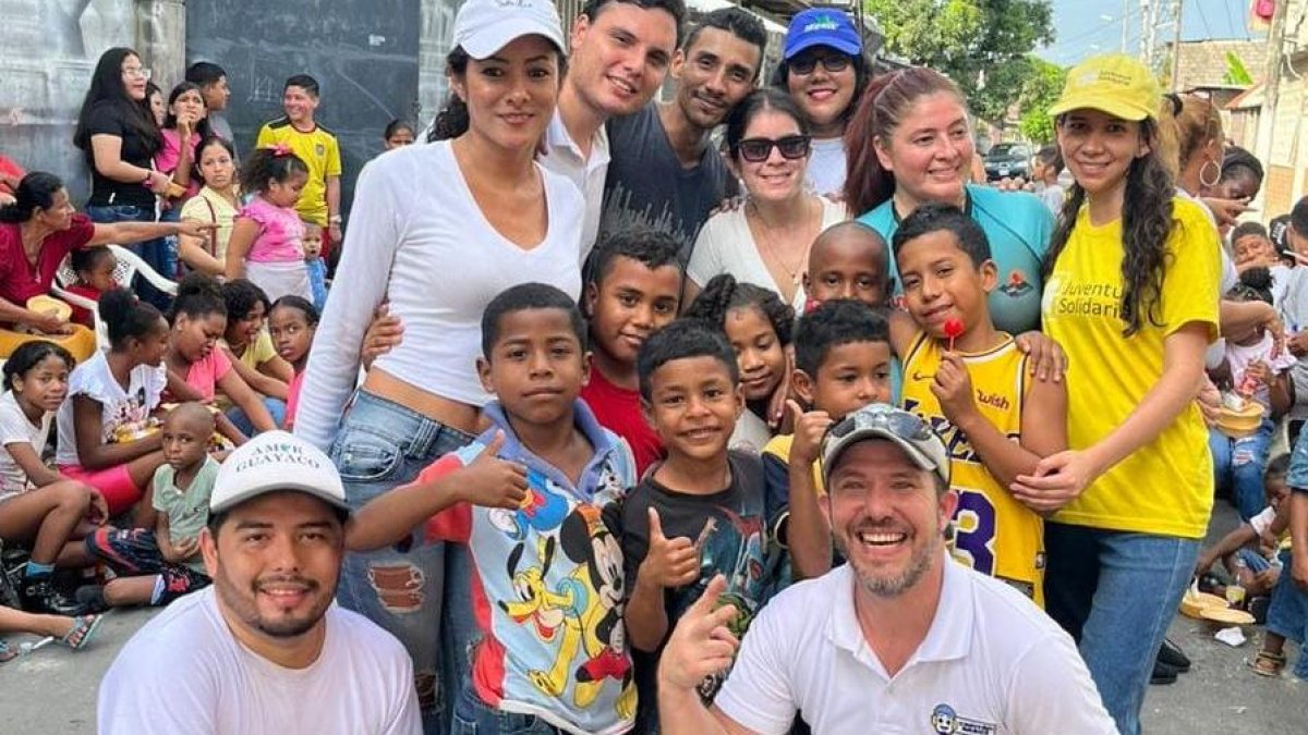 En la Coop. 22 de Abril disfrutaron del almuerzo solidario.