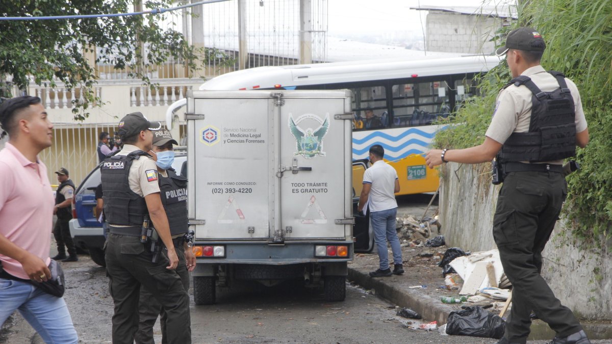 Variedad. Los tipos de chalecos que portan los policías pueden variar según la capacidad adquisitiva de ellos.