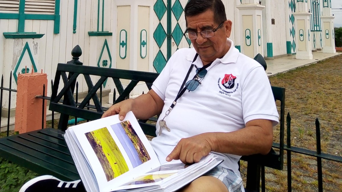 Investigación. Walter Vega heredó un archivo fotográfico de su padre.