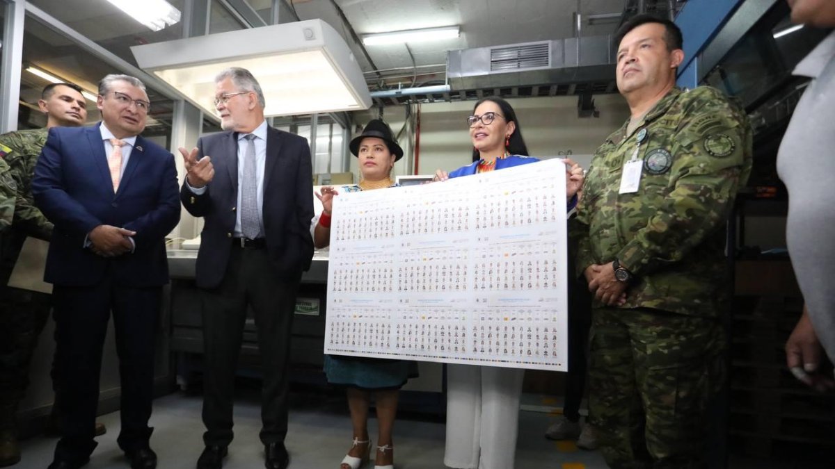 Este último viernes autoridades del CNE supervisaron el sistema de impresión de las papeletas.