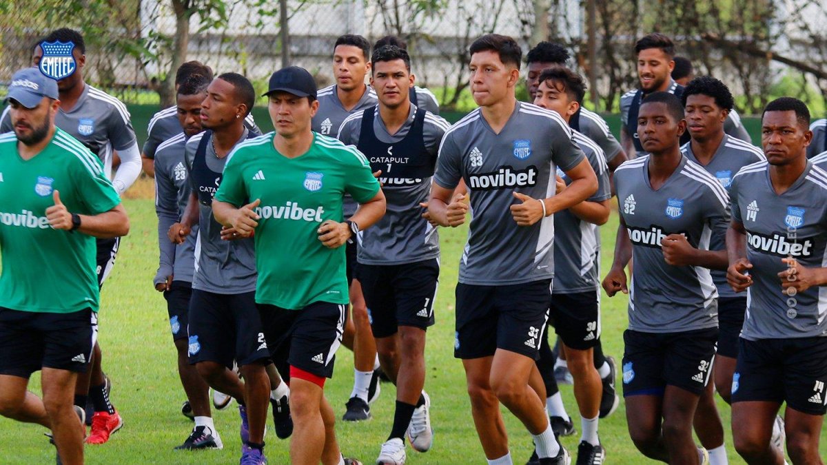 Emelec, durante una sesión de entrenamiento en el complejo Polideportivo de los Samanes.