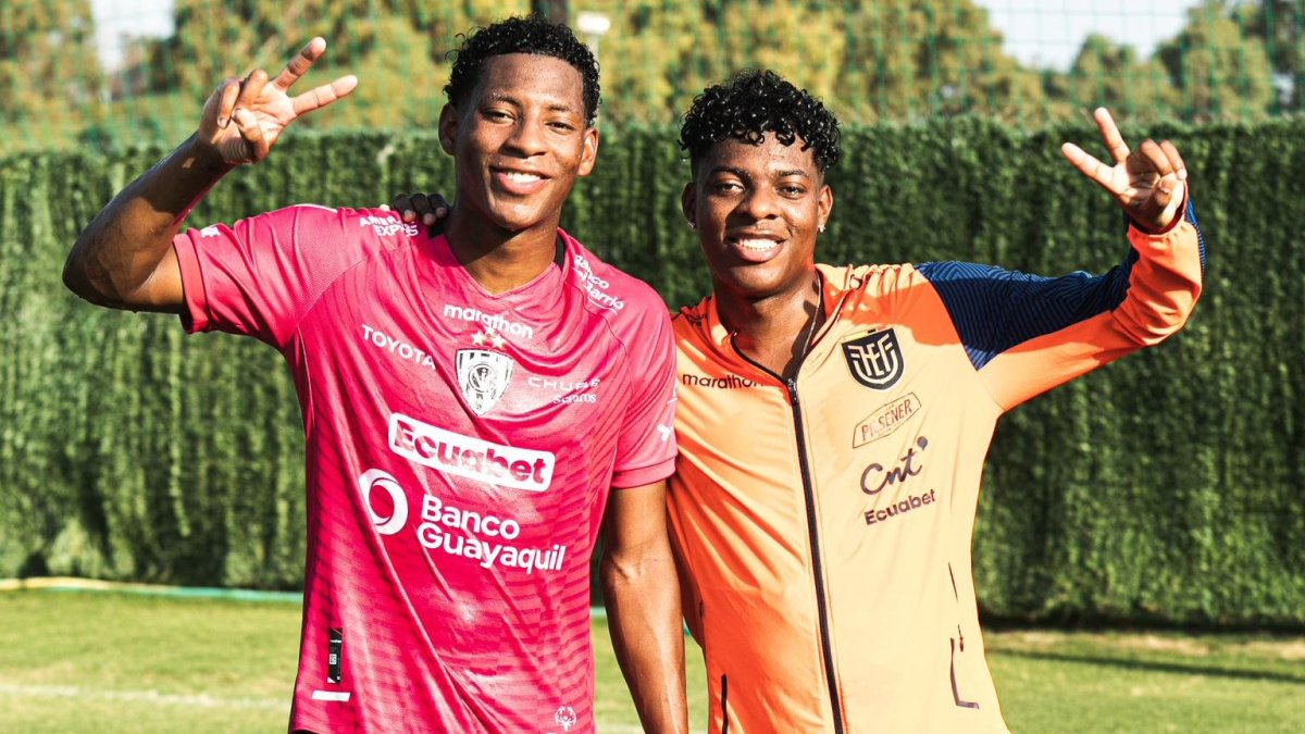 Gonzalo Plata (i), que tiene contrato hasta junio de 2027 con Real Valladolid, podría salir cedido en el presente mercado veraniego.