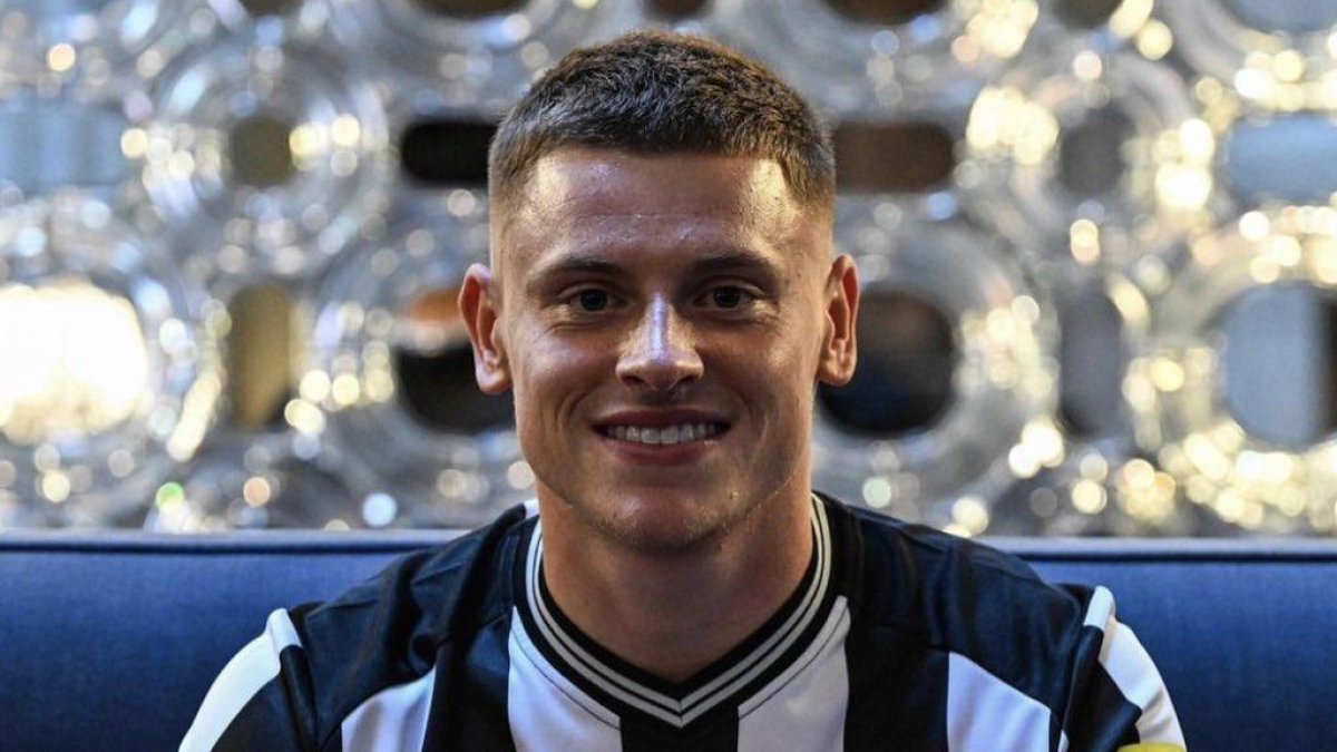 El inglés formado en el Leicester, jugará para las 'urracas' esta temporada.