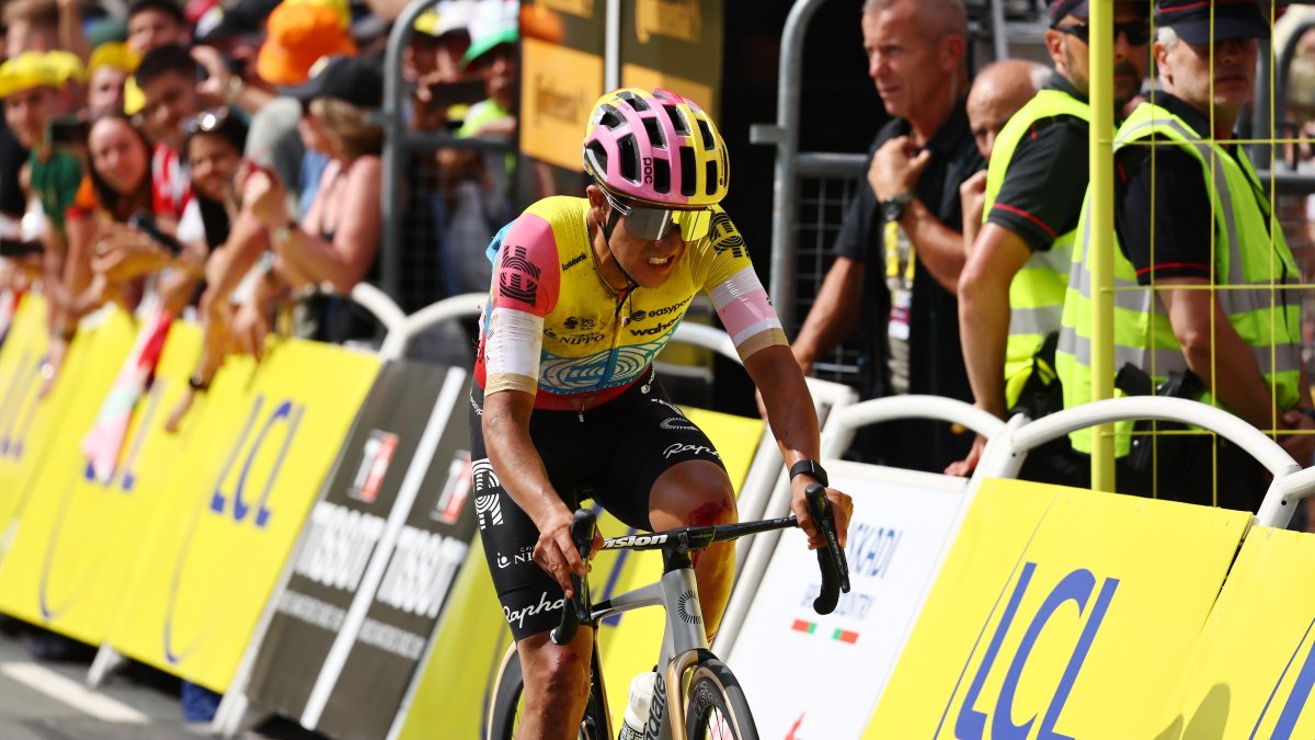 Tras un debut accidentado en el Tour de Francia, Carapaz regresa este viernes 28 de julio a la ruta en Ecuador