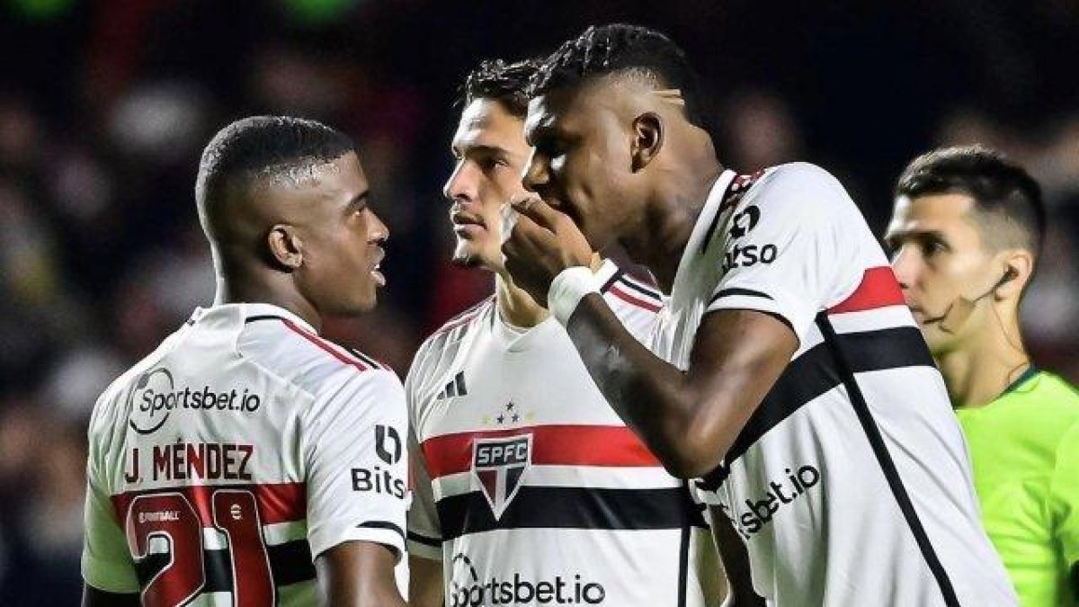 Arboleda (d) fue estelar los 90 minutos, mientras que Méndez ingresó en el complemento.