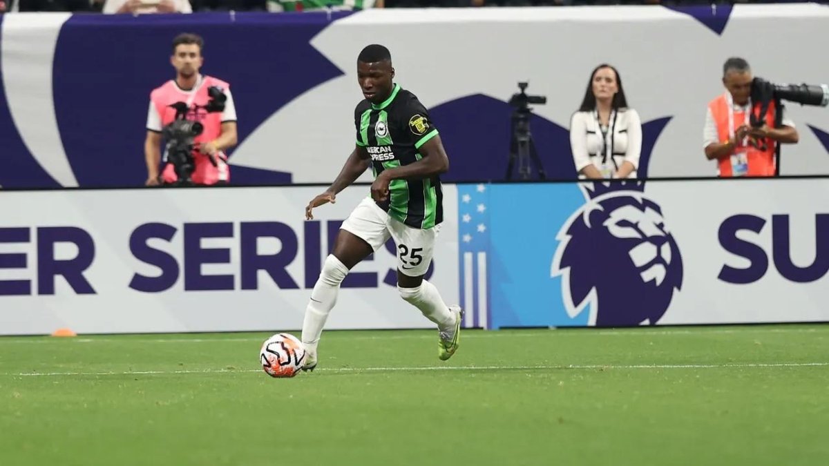 Moisés Caicedo firmaría un contrato con Chelsea por ocho temporadas.