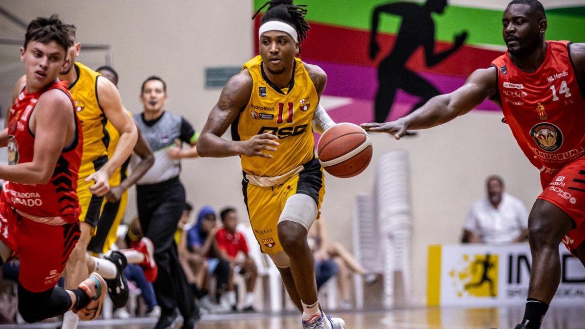 Vernon Jackson (c), clave en el último cuarto con seis anotaciones, cumplió una de sus mejores actuaciones de la temporada.