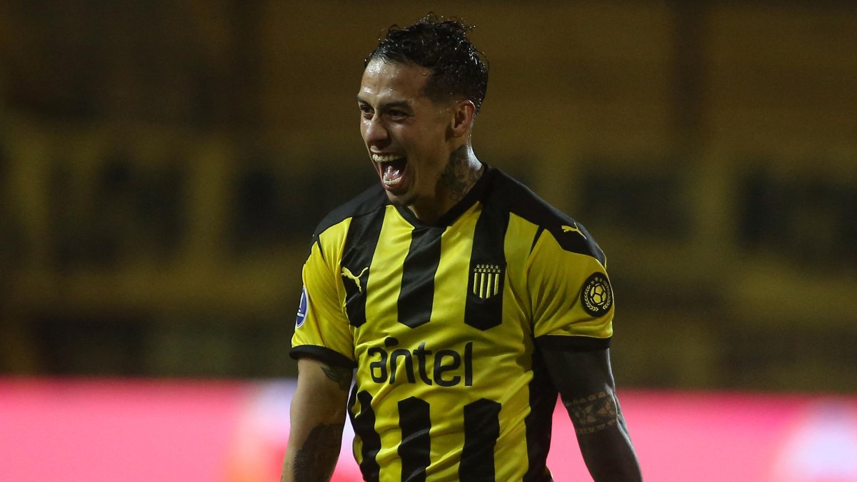 Su mejor etapa la cumplió en Peñarol entre 2019 y 2021. Allí conoció al actual DT torero, Diego López, con quien conquistó el Torneo Apertura de Uruguay en 2019.