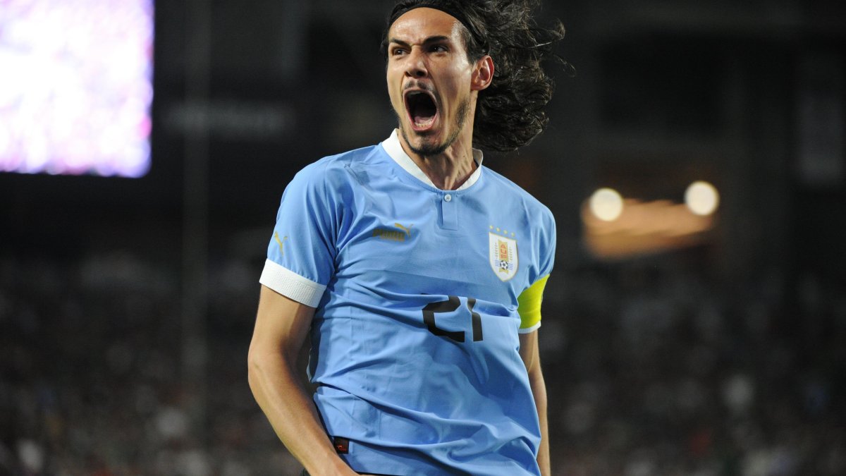 En los últimos tres años, jugó 87 partidos y estuvo 207 días lesionado, siendo titular en el Manchester United inglés, donde convirtió 21 goles en dos temporadas.