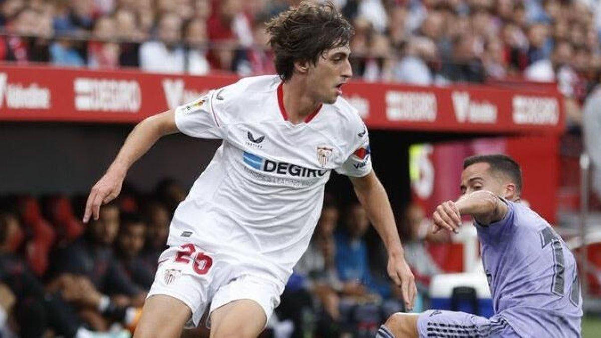 Gil jugó la temporada anterior cedido en el Sevilla.