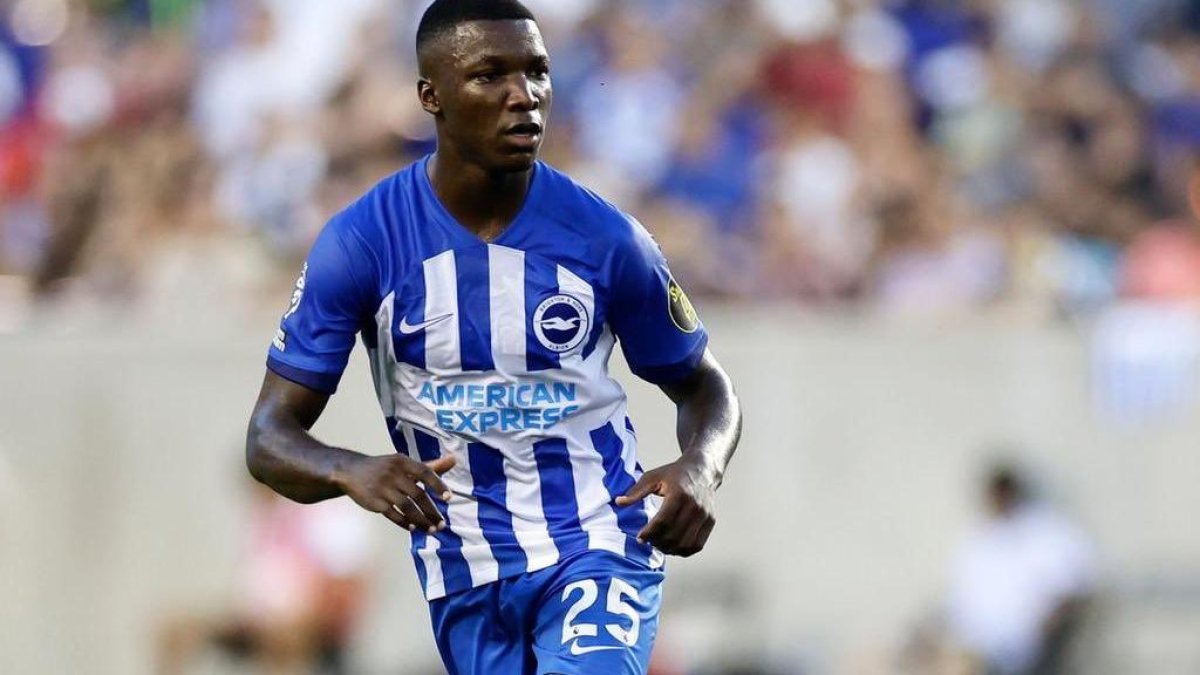 El Chelsea estaría planeando una última oferta por el mediocentro tricolor que rondaría los 120 millones de dólares.