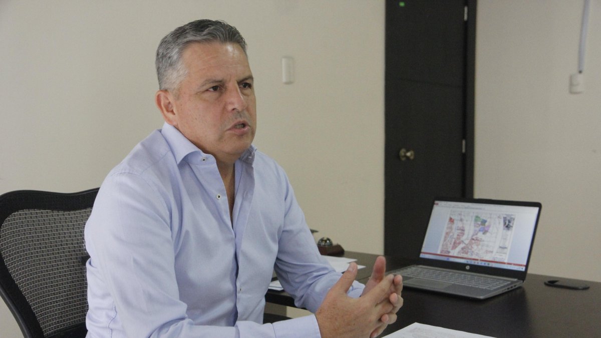 Antes de la Prefectura, Proaño antes estuvo en Astilleros Navales Ecuatorianos.