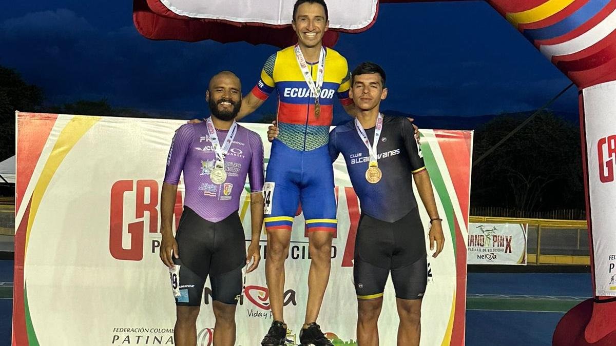 El tricolor Jorge Bolaños (c) en una de las pruebas que lideró.