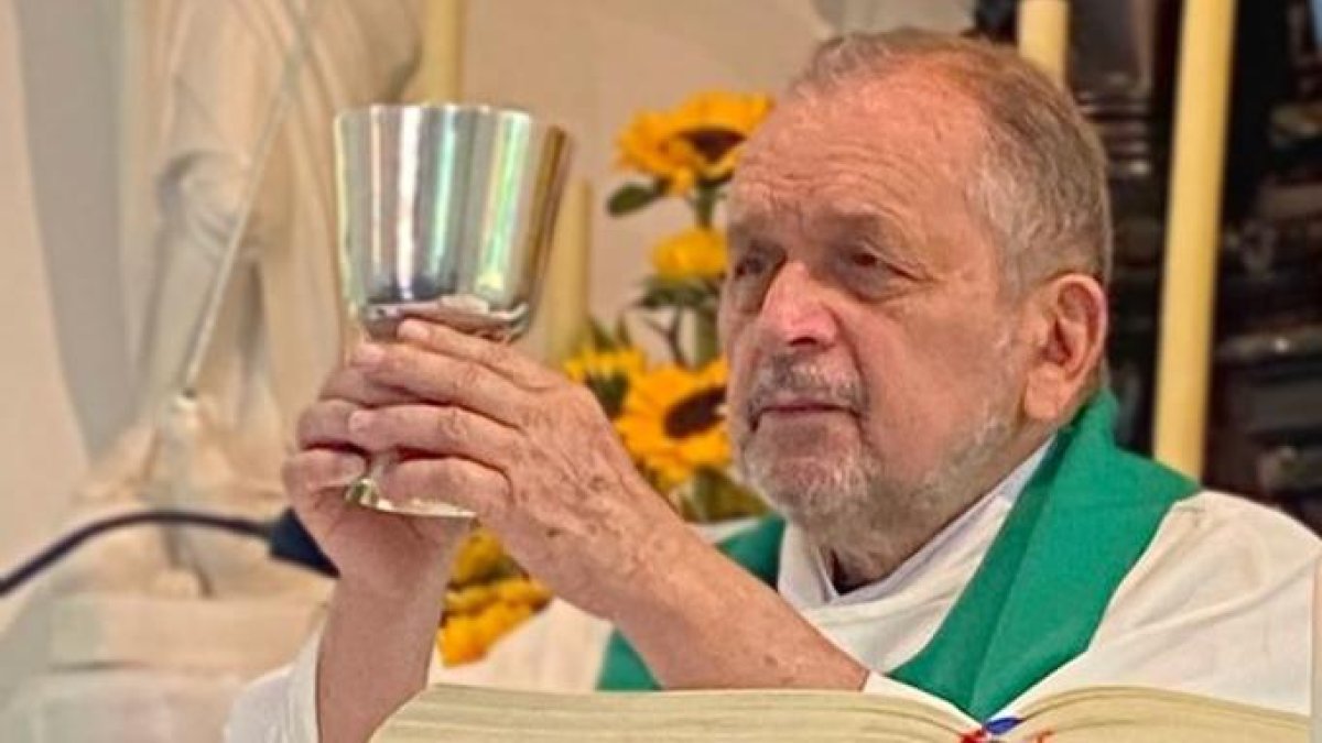 Transición. El reconocimiento al padre José Luis es por su espíritu apostólico y de solidaridad.