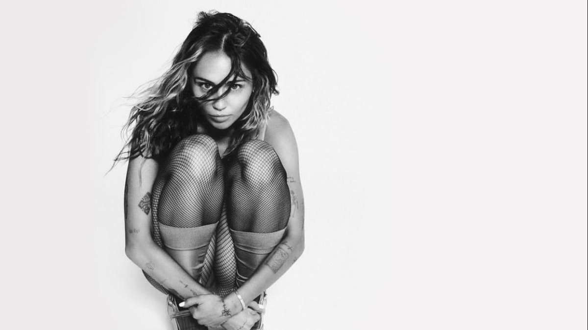 Miley Cyrus rinde un emotivo tributo a sus apasionados seguidores con 'Used To Be Young', una canción que promete resonar en los corazones de su fiel audiencia