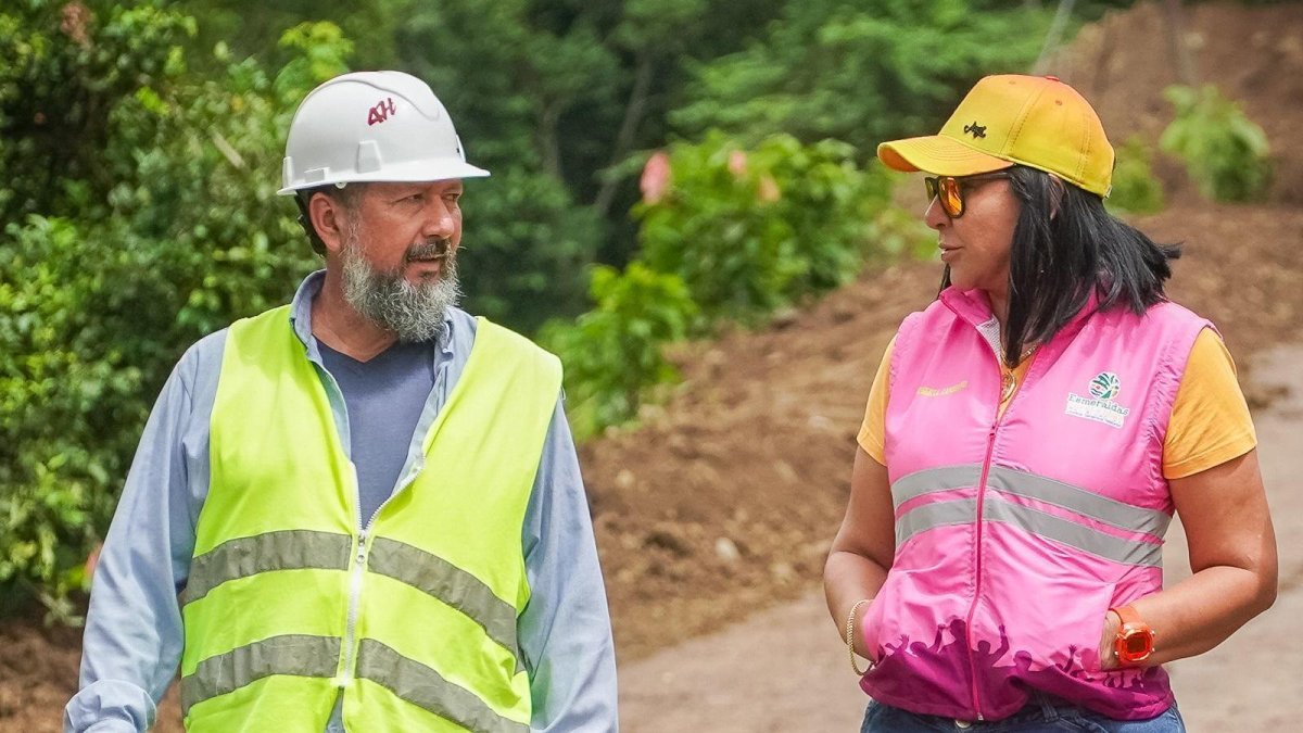 Hecho. La prefecta inspeccionó la obra Viche - El Albe el mes pasado.
