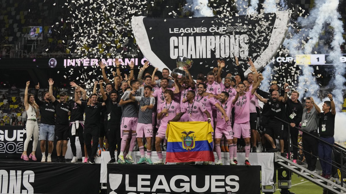 La bandera de Ecuador fue la única que se vio flamear en los festejos del Inter Miami tras conseguir la Leagues Cup.