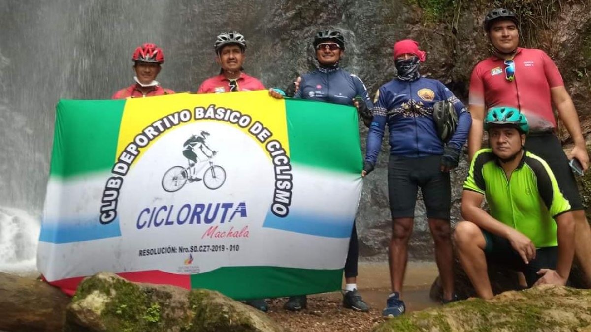 Parte de los integrantes del Club de Ciclismo Ciclo Ruta Machala, organizadores del recorrido.
