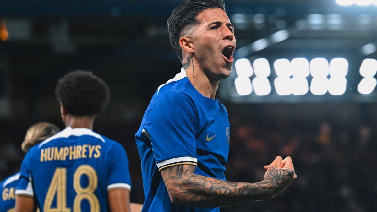 Fernández celebra su anotación con euforia.