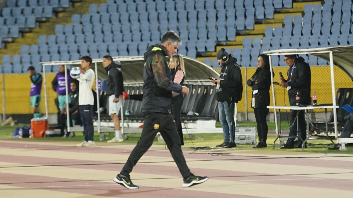 El DT López sumó su segundo empate en la altura dirigiendo a Barcelona.