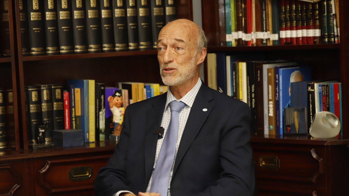 Eduardo Acevedo Díaz es un diplomático argentino con más de 30 años de trayectoria.