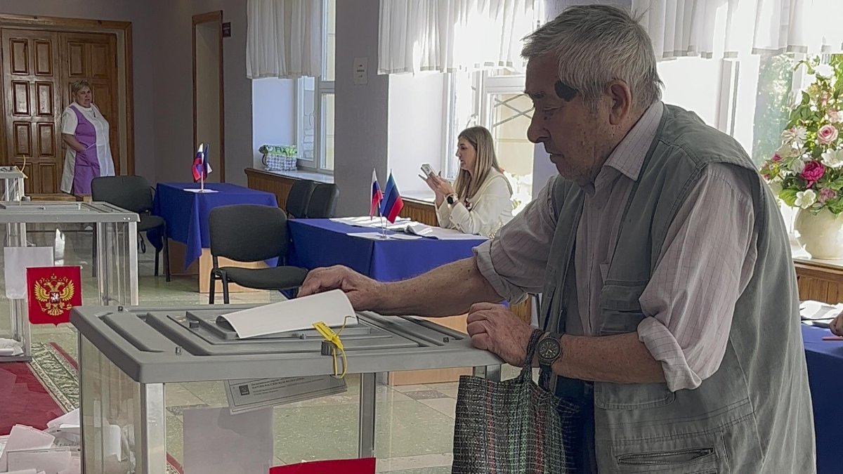 Rusia lleva a cabo las elecciones también en las regiones invadidas.