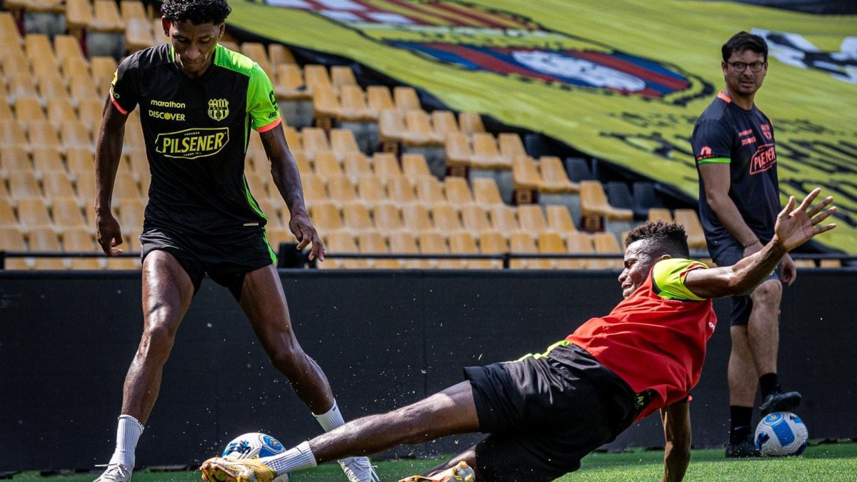 El cuadro amarillo entrenó con equipo completo en el Estadio Monumental.
