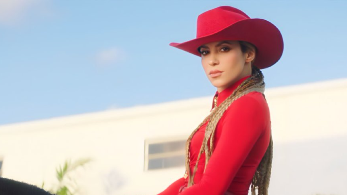 Shakira en el video de El Jefe.