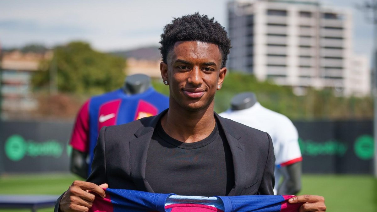 Balde junto a la nueva fecha de su contrato.