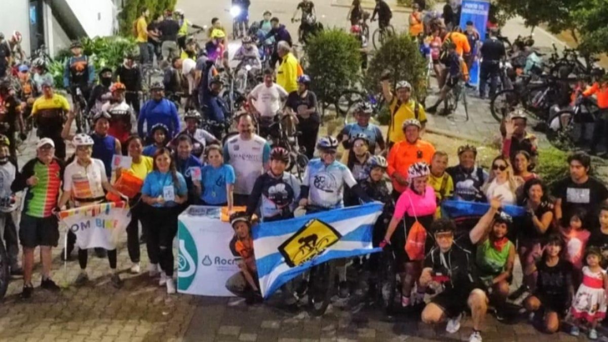 Integrantes del movimiento Guayaquil Pedalea por Ti que reúne a varios grupos.
