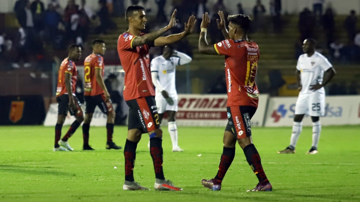 Deportivo Cuenca fue campeón del futbol ecuatoriano en el año 2004