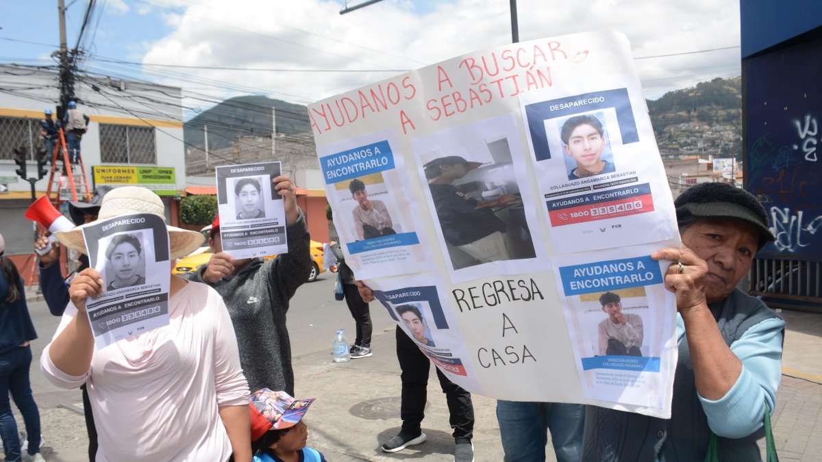 La última vez fue visto en un parque del sur de Quito. Estuvo con unos amigos, pero regresó solo por su patineta. Sus parientes piden que les dejen ver los videos de la zona.