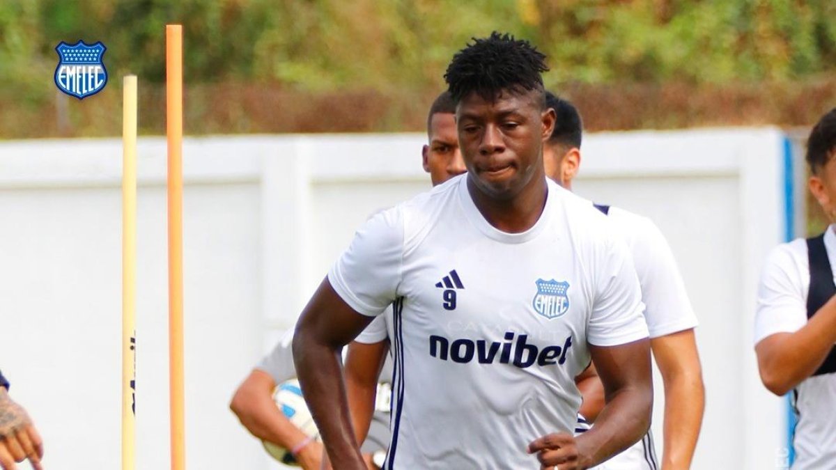 Alejandro Cabeza llegó en 2021 a Emelec y tiene contrato hasta el 2025.