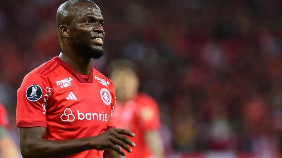 Valencia erró 3 de los 4 remates concretados ante Fluminense. El goleador ecuatoriano no estuvo fino y fue severamente criticado por la afición colorada.