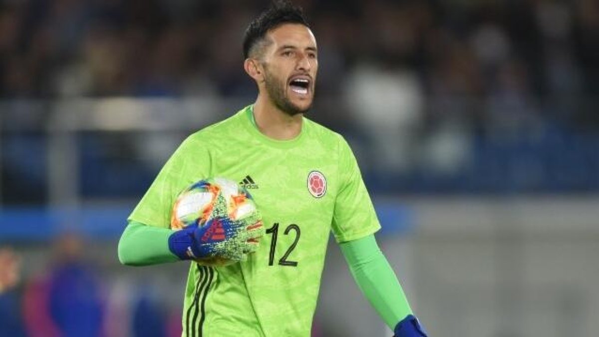 Camilo Vargas vio la cartulina roja ante Uruguay.