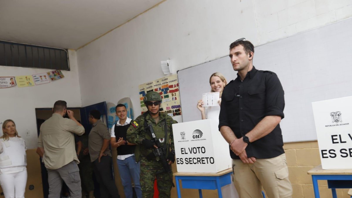 El enigmático guardaespaldas de Valbonesi se roba el protagonismo en las redes durante la jornada electoral.
