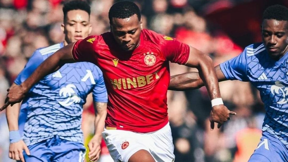 Estrada fue titular en un partido amistoso y celebró con un tanto.