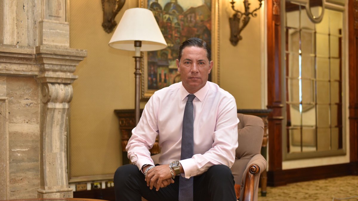 El comunicador, quien empezó en radio, es uno de los presentadores de noticias con mayor prestigio en Hispanoamérica.