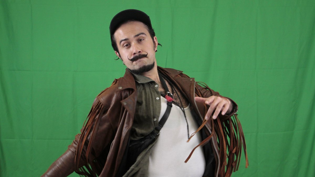 Sebastián colabora en México para las revistas GQ y Glamour, ampliamente conocidas en Latinoamérica.