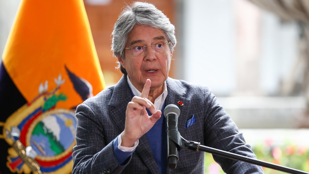 Fotografía de archivo en la que se registró al presidente de Ecuador, Guillermo Lasso, en Quito (Ecuador)