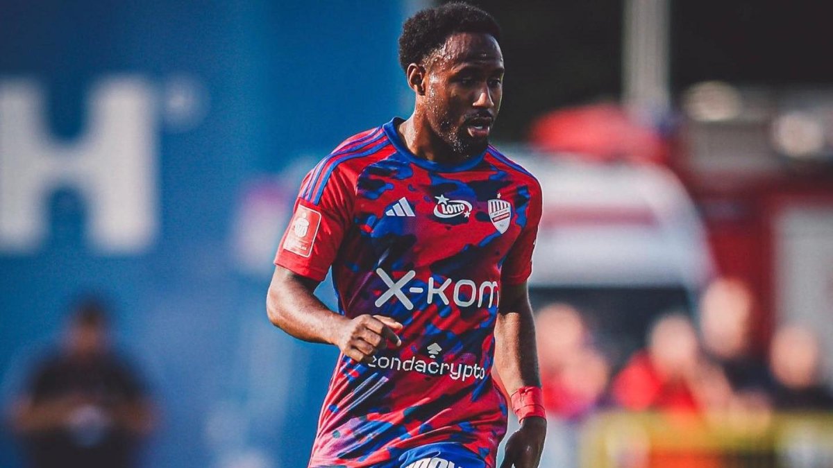 Yeboa, extremo tricolor del Raków de Polonia, asistió en caída 2-1.