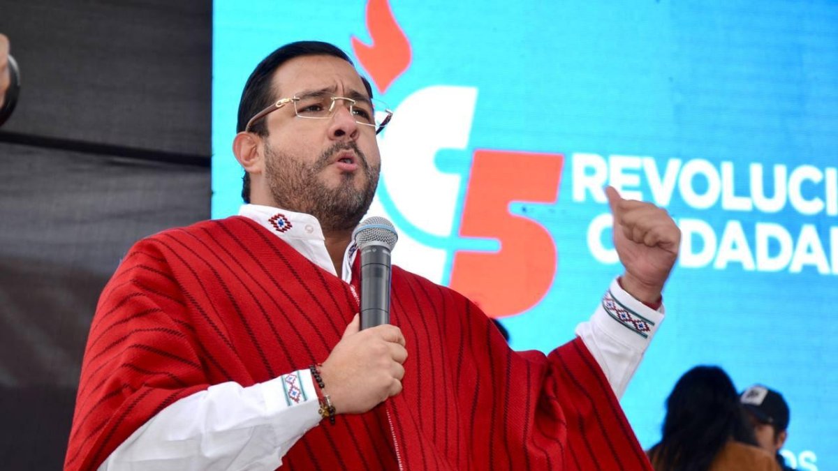 Según un certificado de la Prefectura de Manabí, Hidalgo sólo laboró mes y medio en la institución.