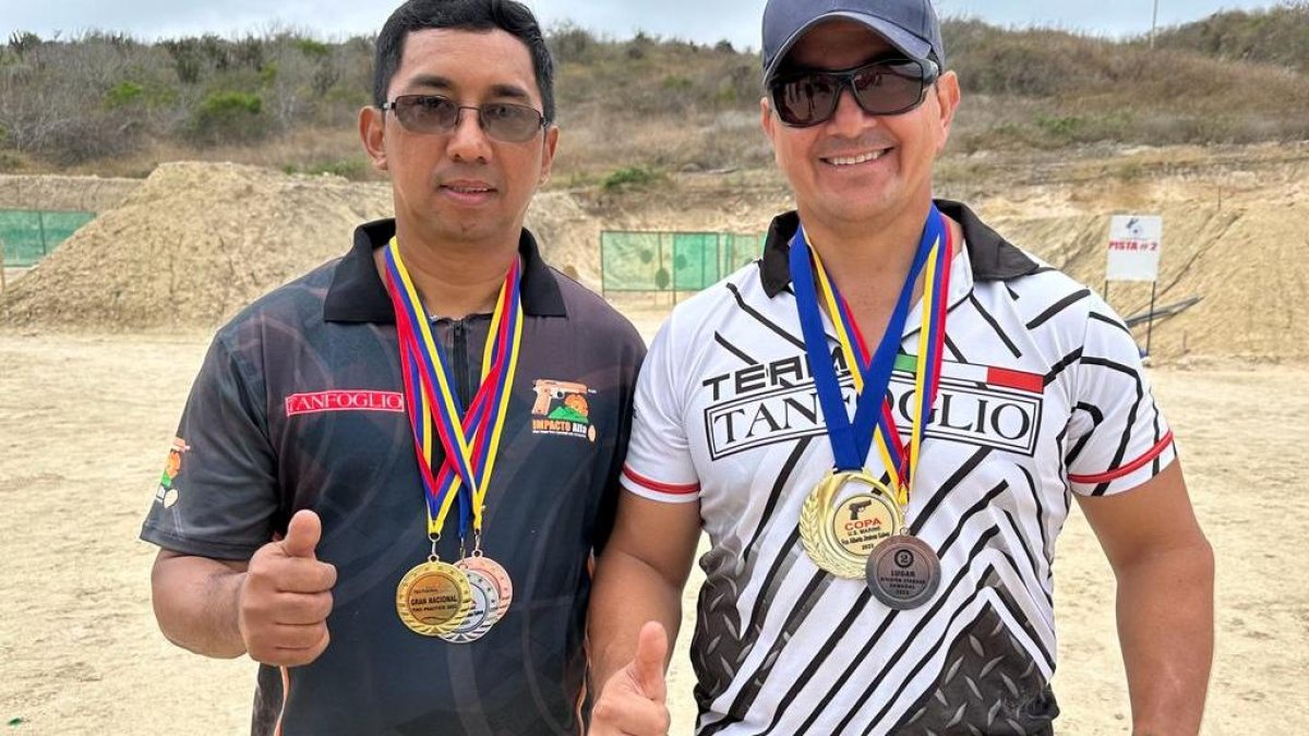 Kléber Ochoa, campeón; (d) y Carlos Robalino (2°), del Invernal Acumulado.