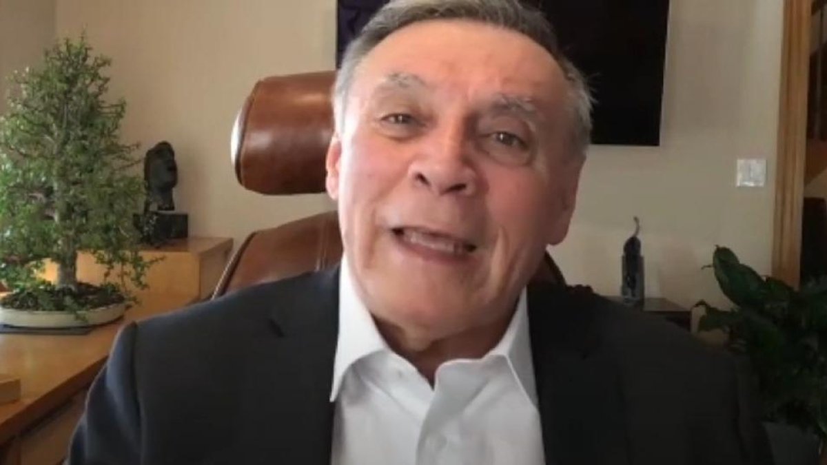 Mahuad fue electo presidente en 1998, pero en el 2000 fue cesado en sus funciones.