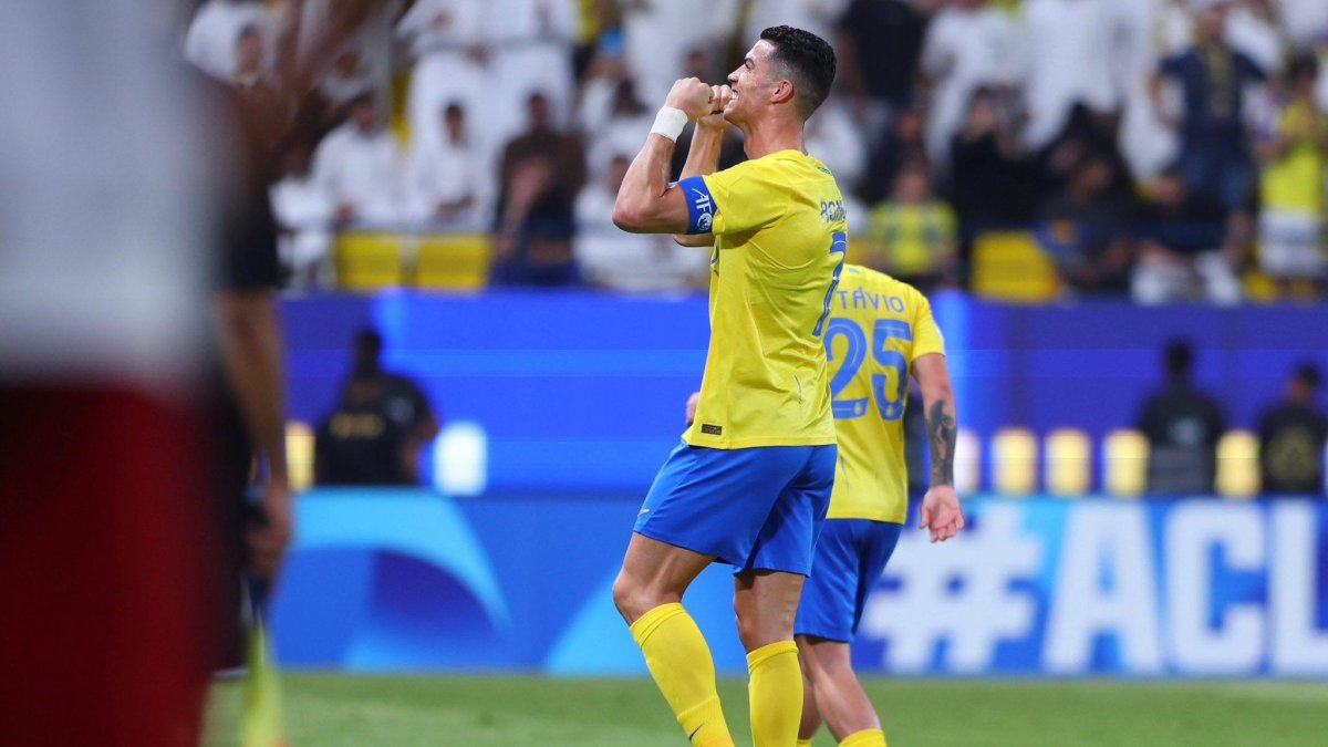 Cristiano Ronaldo festeja uno de los dos tantos que puso a su equipo vencedor.