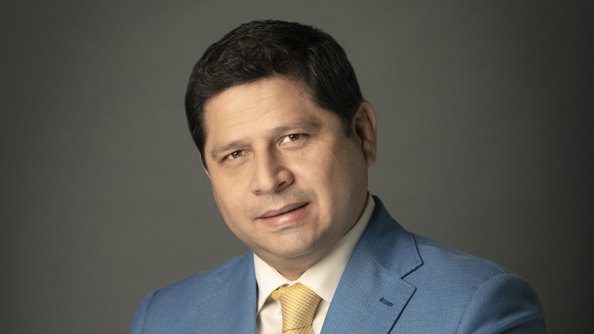 Palacios tiene  experiencia en el área de producción agrícola, comercial e industrial.