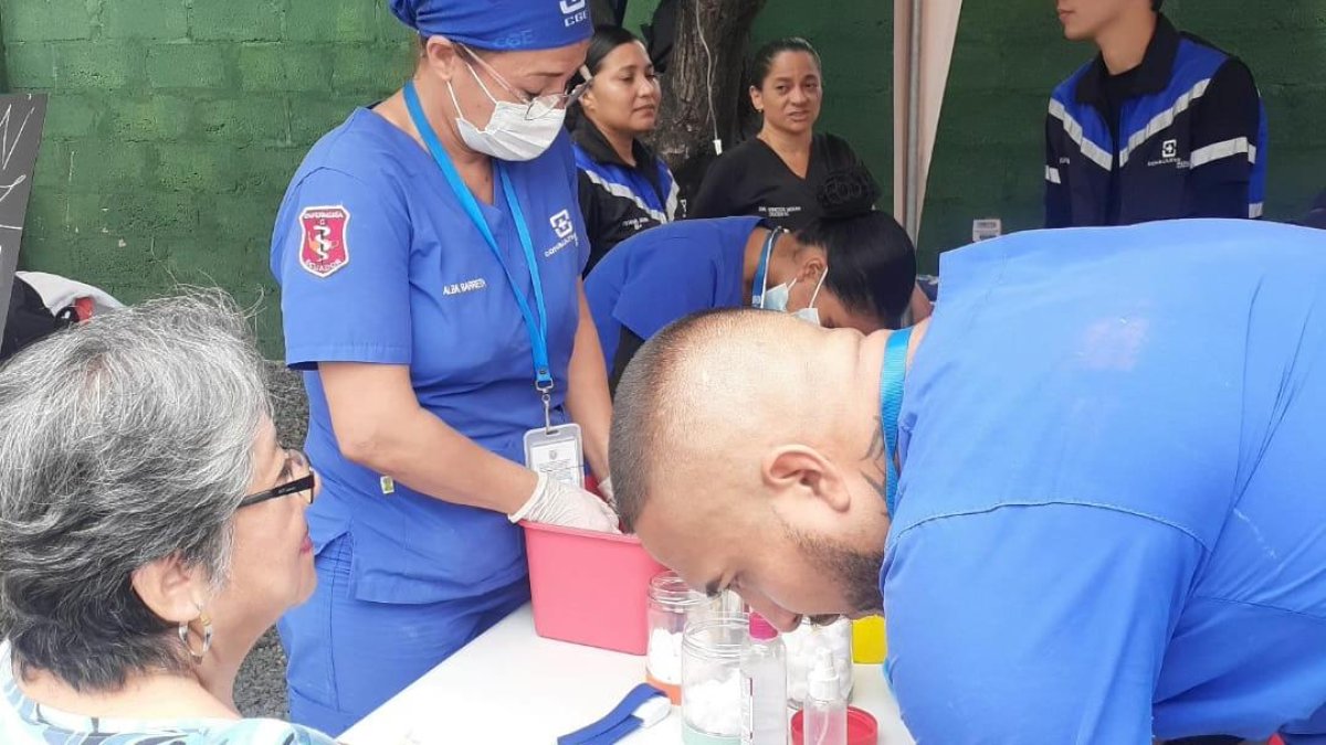 Asistencia. Varias atenciones médicas para niños.