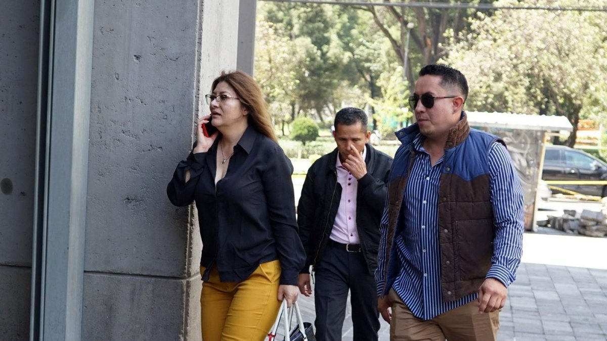 Diligencia. Verónica Saráuz, viuda de Villavicencio, durante una de sus asistencias a la Fiscalía.